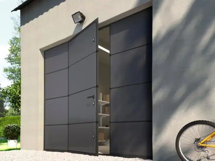 Comprendre le tarif d'une porte de garage sectionnelle avec portillon et hublot